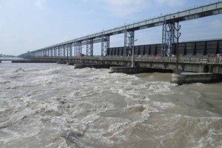 जलाधार क्षेत्रमा लगातार वर्षा : 'पानीको सतह पुनः बढ्दै,५६ मध्ये ३३ ढोका खोलियो'