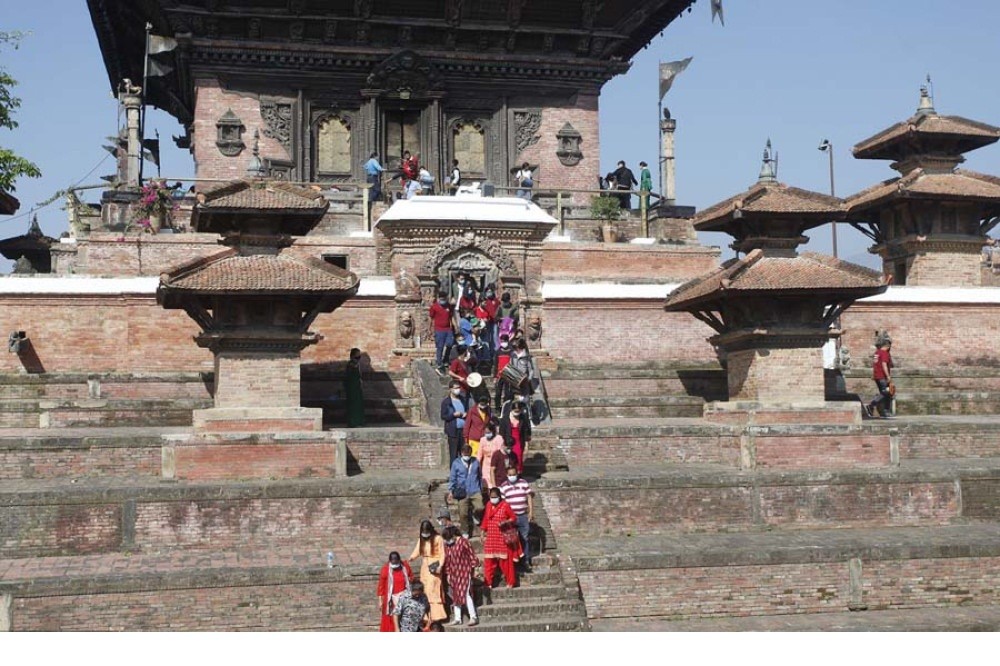 तलेजु भवानी मन्दिर  :   'महानवमीका दिन मात्र  खुला,   बिहानैदेखि भक्तजनको भीड'