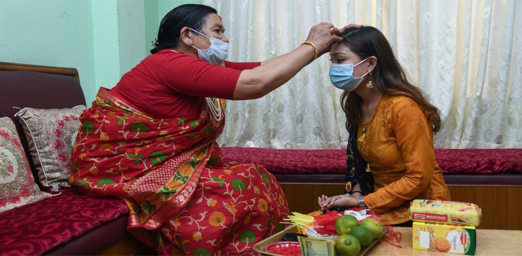 विजया दशमी    :   " टीका लगाइदिँदा आशीर्वाद  दिईने   मन्त्र  यस्तो  छ  ! "