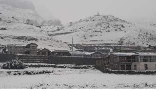 पर्यटकलाई सुरक्षित स्थानमा बस्न आग्रह : "स्थानीय घर बाहिर निस्किन सकेका छैनन्"