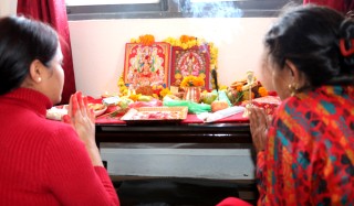 धनधान्य एवं ऐश्वर्यकी देवी लक्ष्मी पूजा आज : 'विधिपूर्वक लक्ष्मीको पूजा आराधना गरिँ मनाईदै'