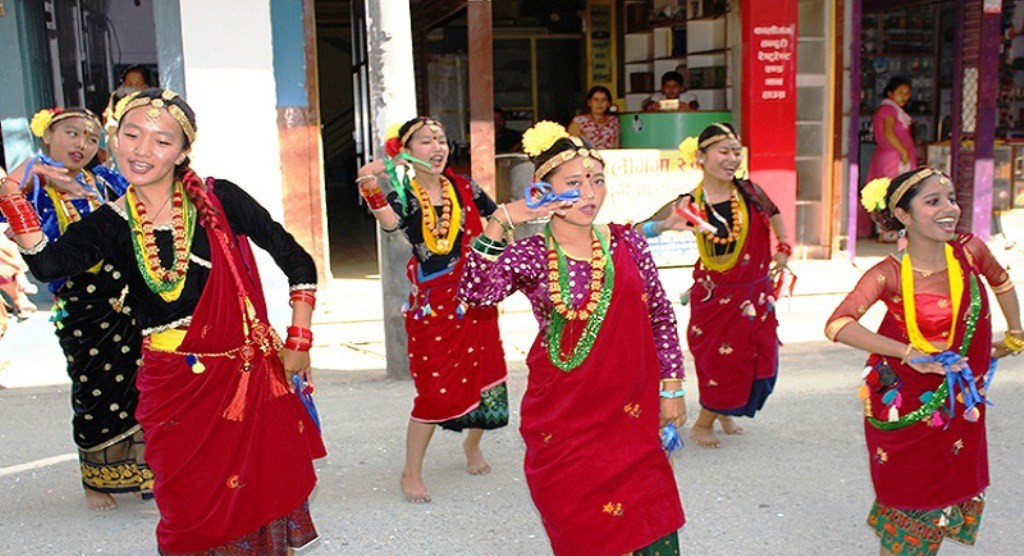 नेपाली मौलिक धार्मिक परम्परा   :  " देउसी  भैली  खेल्ने  मौलिकपन  हराउँदै "