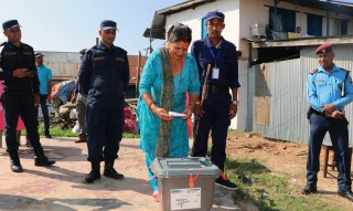 उमेद्वारसँग मतदाताको गुनासो  : ‘आश्वासन धेरै पाइयो, विकासको अनुभूति पाइएन’