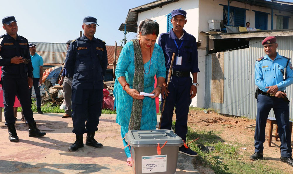उमेद्वारसँग मतदाताको गुनासो  : ‘आश्वासन धेरै पाइयो, विकासको अनुभूति पाइएन’