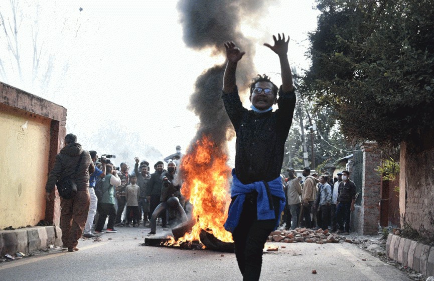 हटाउन महानगर पुग्यो : " सुकुम्वासीको विरोध, साढे चारघण्टा असान्त "