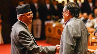 कांग्रेस- माओवादीबीच अविश्वास बढ्दो : " दुवै दल एमाले सँग छलफलमा " 