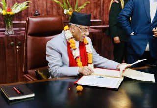 पहिलो निर्णय : " राहदानी र लाइसेन्स लिन लाइन बस्नुपर्ने झन्झट हटाइने "