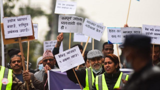 ब्याजदर ‘अचाक्ली’ भएको गुनासो :     " किन घटाउन सक्दैन सरकार ? "