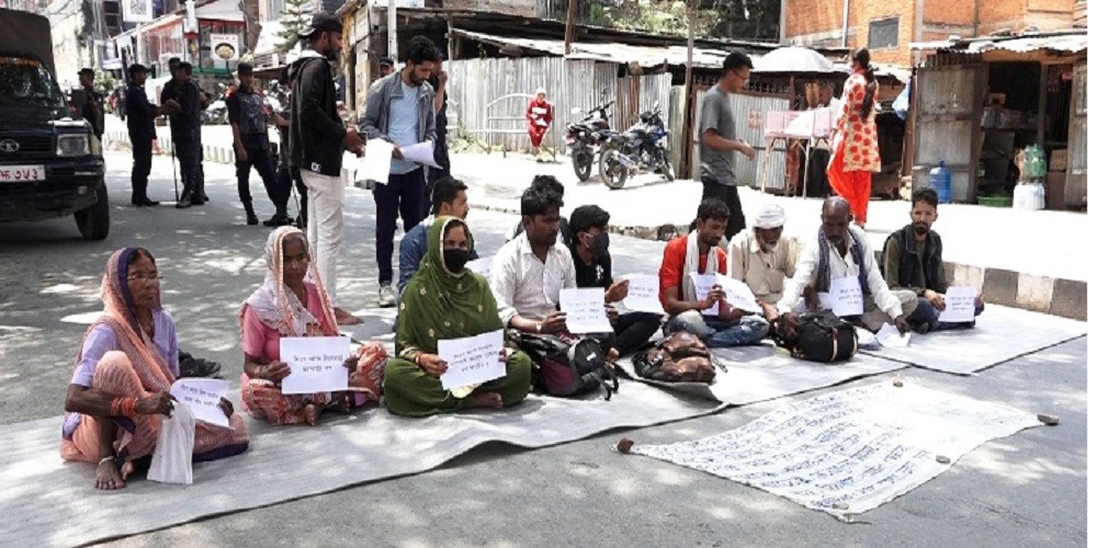 विभिन्न जिल्लाबाट पैदल हिँडेर काठमाडौँमा : " सहुलियत ऋणको माग "