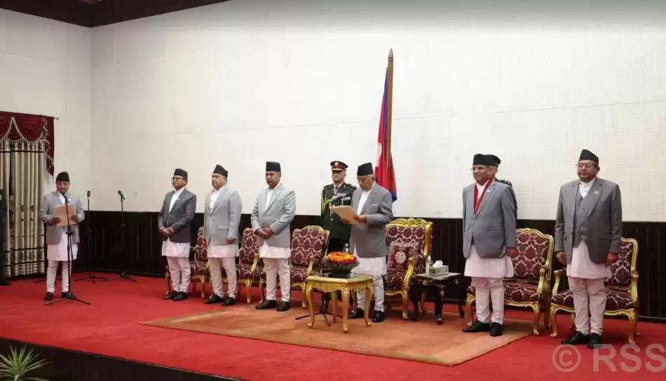 नवनियुक्त उपप्रधानमन्त्री एवम् मन्त्रीलाई पद तथा गोपनियताको शपथ 