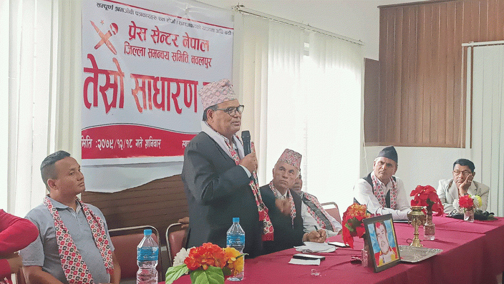  "  प्रचण्ड, देउवा र ओली  त  पात्र  हुन्,   सत्ता अरुले  नै  चलाउँछ  "   :  नेता  महरा