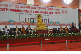 लुम्बिनीमा मनाइयो बुद्धजयन्ती : ' मायादेवी मन्दिर दर्शन गर्नेको घुइँचो'