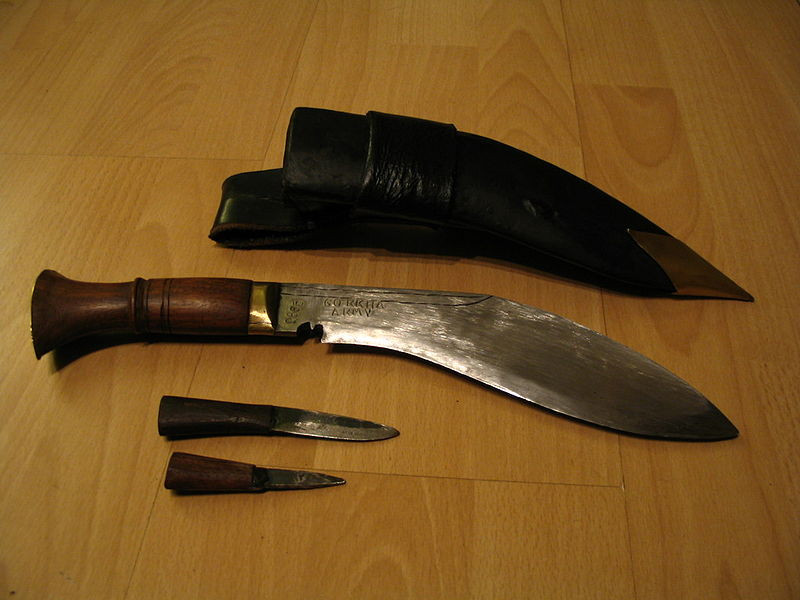 800px-Kukri,_karda_&_chakmak.jpg