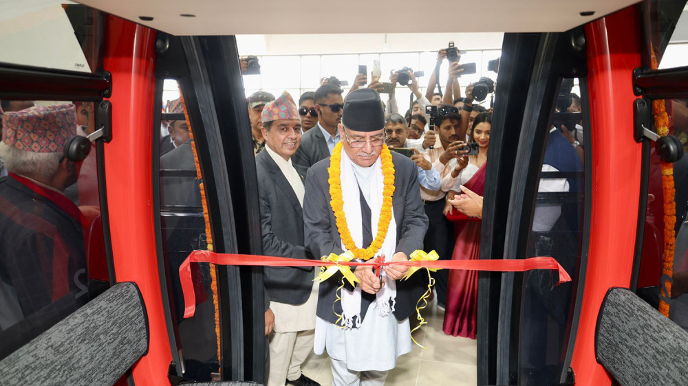 प्रधानमन्त्री दाहालले भने :" अर्थतन्त्र दुर्घटनाको डिलमा, सुधारेर यहाँ ल्याएँ" 