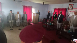 मुख्यमन्त्री थापाले लिए शपथ : "  ३ जनाको मन्त्रीपरिषद बन्यो, लिए शपथ "