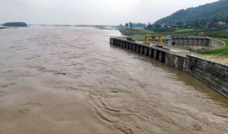 नदी बस्तीमा पस्ने जोखिम बढ्यो   :  " स्थानीयलाइ  उच्च सतर्कता अपनाउन आग्रह "