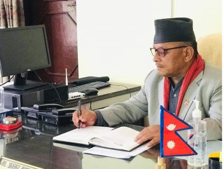 सांसद थापाले भने : 'जनताको जीवनस्तर उकास्नु र उत्पादन बढाउनु पहिलो दायित्व'