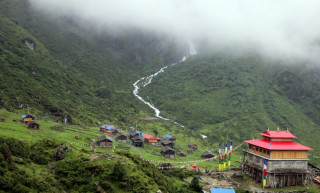 ताप्लेजुङकाे  तोक्पेगोला  :   " महिनैपिच्छे रङ फेर्ने र छिनछिनमा मौसम बदलिरहन्छ'