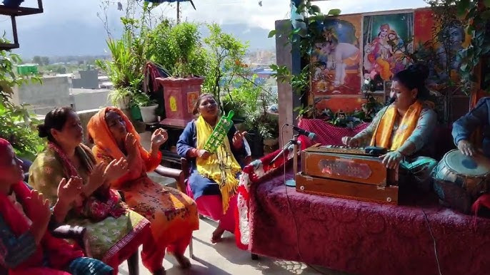 बागलुङका स्थानीयमा कला, संस्कृति मोह  : "   लोक भजनको जगेर्ना गरिँदै "