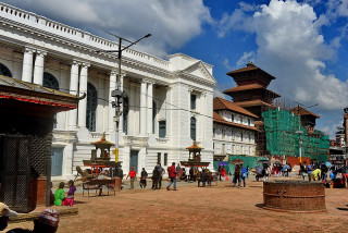 पर्यटकीयस्थल वसन्तपुर   :  “ विदेशी सामान हेर्छन्, स्वदेशीले किन्छन् ”