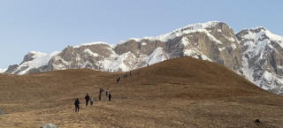 यात्रा संस्मरण  : "   हिमालको फेदैफेद कोरी पहाड "