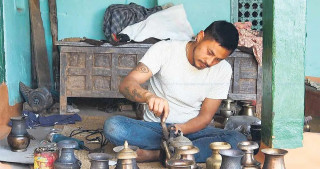  ऐतिहासिक टक्सार (भोजपुर) को धातु व्यवसाय   :  "  जोगाउनै मुस्किल "