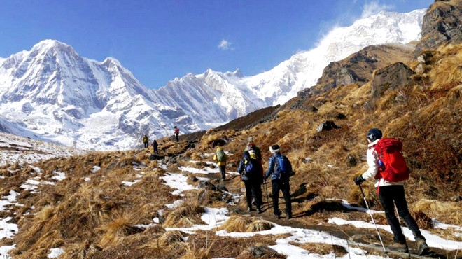 जेठो हिमालको आधार शिविर : पूर्वाधारको प्रतीक्षामा