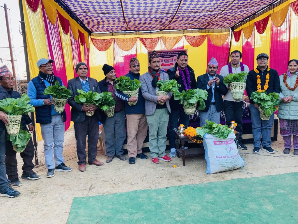 अतिथिलाई उपहार  : " कृषिलाई बढवा, चोयाको डोकोमा रायोको साग "