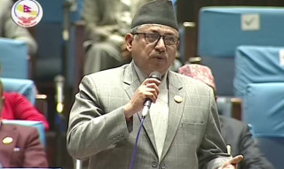 सांसद गौतमले भने  : " मुलुकले राजनीतिक प्रतिबद्धता खोजिरहेको छ "