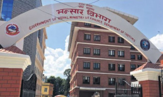 चालु आर्थिक वर्षको छ महिना  : "   करिब सात खर्ब व्यापार घाटा "