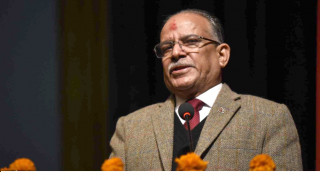 अध्यक्ष  दाहालले  भने  :  नाममा -'माओवादी' फ्याँक्न सकिन्छ, 'कम्युनिस्ट' छोड्न सकिन्न