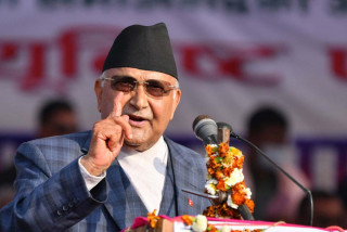अध्यक्ष ओलीले भने : "  सत्ता गठबन्धन खरानीको डल्लो जस्तो, फुट्न सक्छ " 