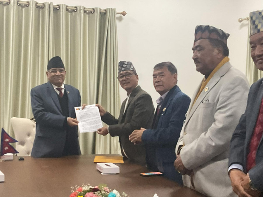 प्रधानमन्त्रीलाई ४० बुँदे ज्ञापनपत्र  :   " माओवादी अनुभूत  हुनेगरी थाल्यो आन्दोलन " 
