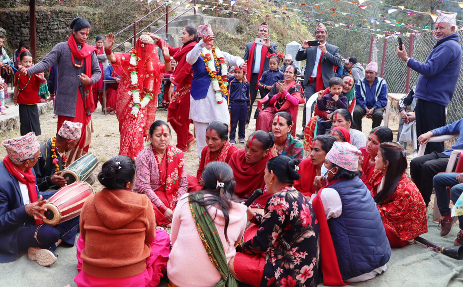स्थानीय संस्कृति  : " रत्यौली संरक्षणमा सक्रिय भए आमा समूह "