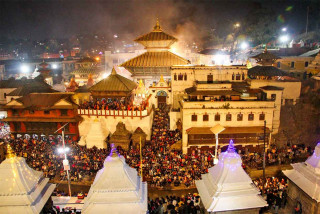 पशुपतिनाथका चारैवटै ढोका बिहान २ बजेदेखि खुला : " २० लाख भक्तजनले दर्शन गर्ने "