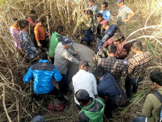 निकुञ्जको पश्चिमी क्षेत्रका गैँडा : "  आजदेखि छवटा पूर्वी क्षेत्र स्थान्तरण गरिँदै "