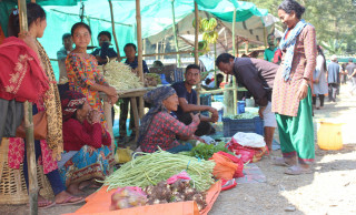  स्थानीय हाटबजार  : " स्थानीय उत्पादन महदेखि सिस्नुसम्म बिक्री हुन्छन "