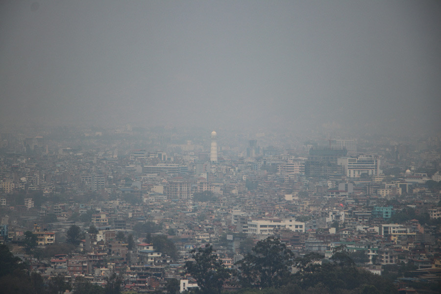 काठमाडौँ विश्वकै सबैभन्दा प्रदूषित सहर   :  " उपत्यकाको आकाशमा बाक्लाे  तुवाँलो "
