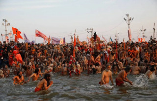 कुम्भमेलामा १० दिनमा दुई लाखभन्दा बढी दर्शनार्थी सहभागी