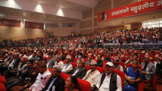  कम्युनिस्टमा  भाेटका लागी - ' एकता वा सहकार्य' काे नाटक !