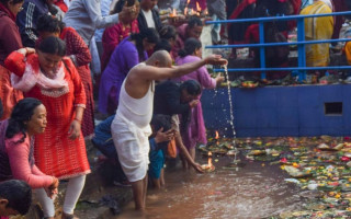 मातातीर्थमा स्नान गर्नेको घुइँचो   : " दिवङ्गत आमाको सम्झनामा  मेला  "