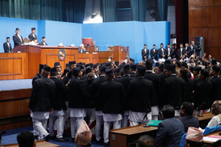  प्रचण्डले  विपक्षको वेल घेराउबीच चौथो पटक लिए  विश्वासको मत