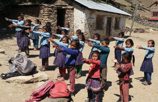 “ विद्यार्थी चौरमा बस्दा पनि भूकम्प हुने र ढुङ्गाहरू खस्ने डर भइरह्यो”