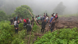 पहिरोमा परी एकै परिवारका चारजनाको मृत्य, दुई घाइते