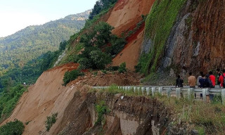 भोलिसम्म निरन्तर भारी वर्षा हुने  : " ३४ जिल्लामा रात्रिबस चलाउन रोक"