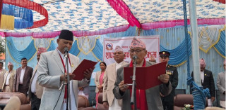 लुम्बिनी प्रदेश सरकार  :   मुख्यमन्त्रीले लिए शपथ