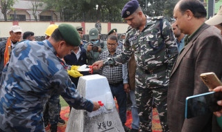  कैलाली  :  '  नेपाल  - भारत सीमा स्तम्भको मर्मत  तथा रङरोगन सुरु '