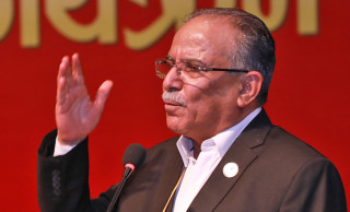 अध्यक्ष दाहालले भने : " सरकार फेर्ने पक्षमा लाग्दैनौँ, आफैँ जाँदैछ "
