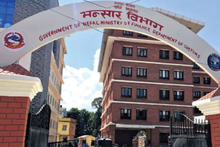 एघार खर्ब १५ अर्बको वैदेशिक व्यापार  : '  आठ खर्ब ६१ अर्ब घाटा '