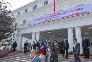 कर्मचारीले टेरेनन् प्रम ओलीलाई : '  गुहारे  अख्तियार र सतर्कता केन्द्र '